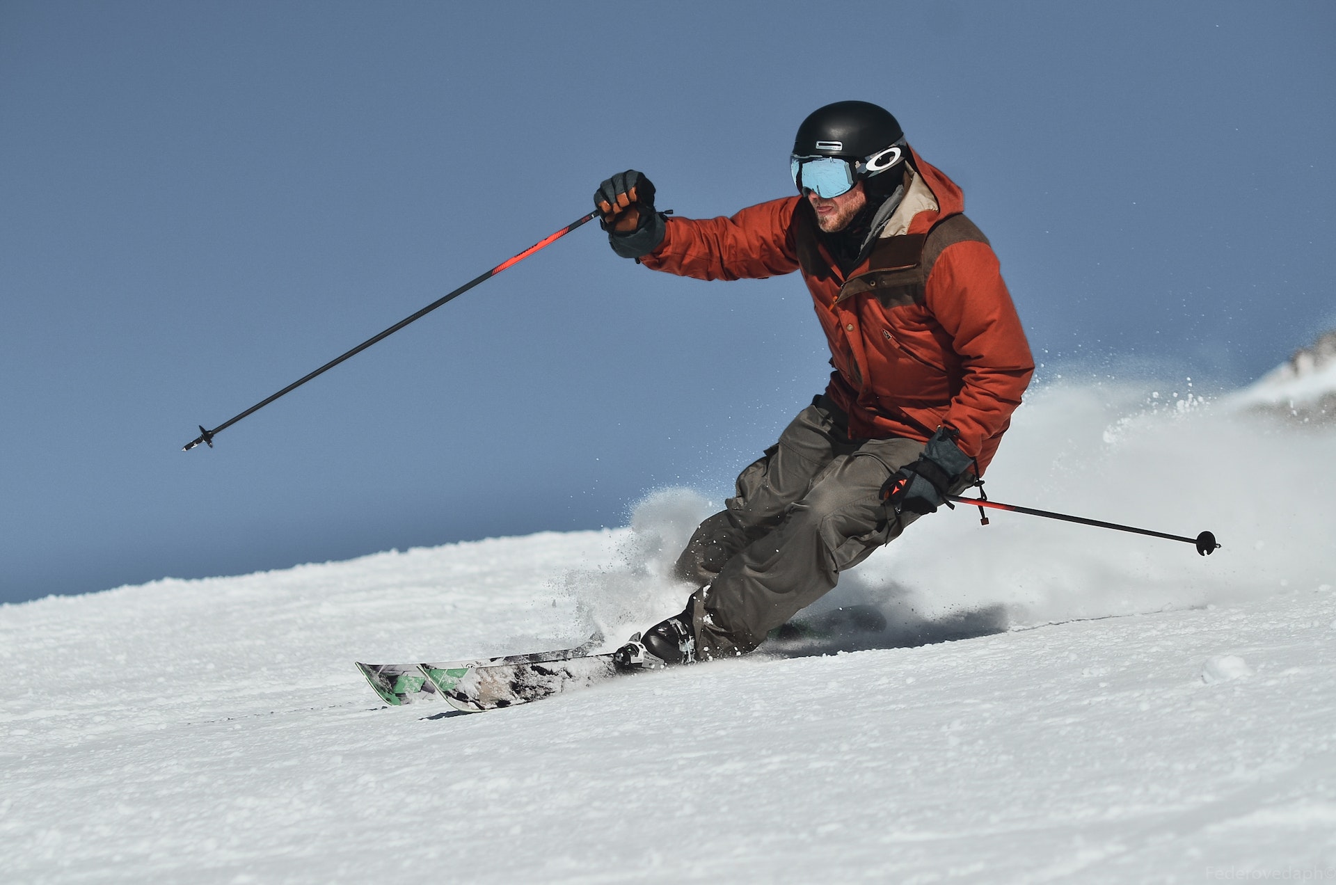 MAn sking in the Alps